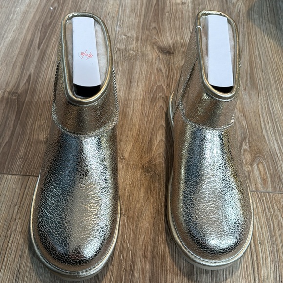 Brand New in the Box Gold Uggs - Picture 2 of 6